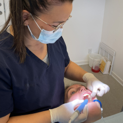 Supragingival tandrensning for klinikassistenter